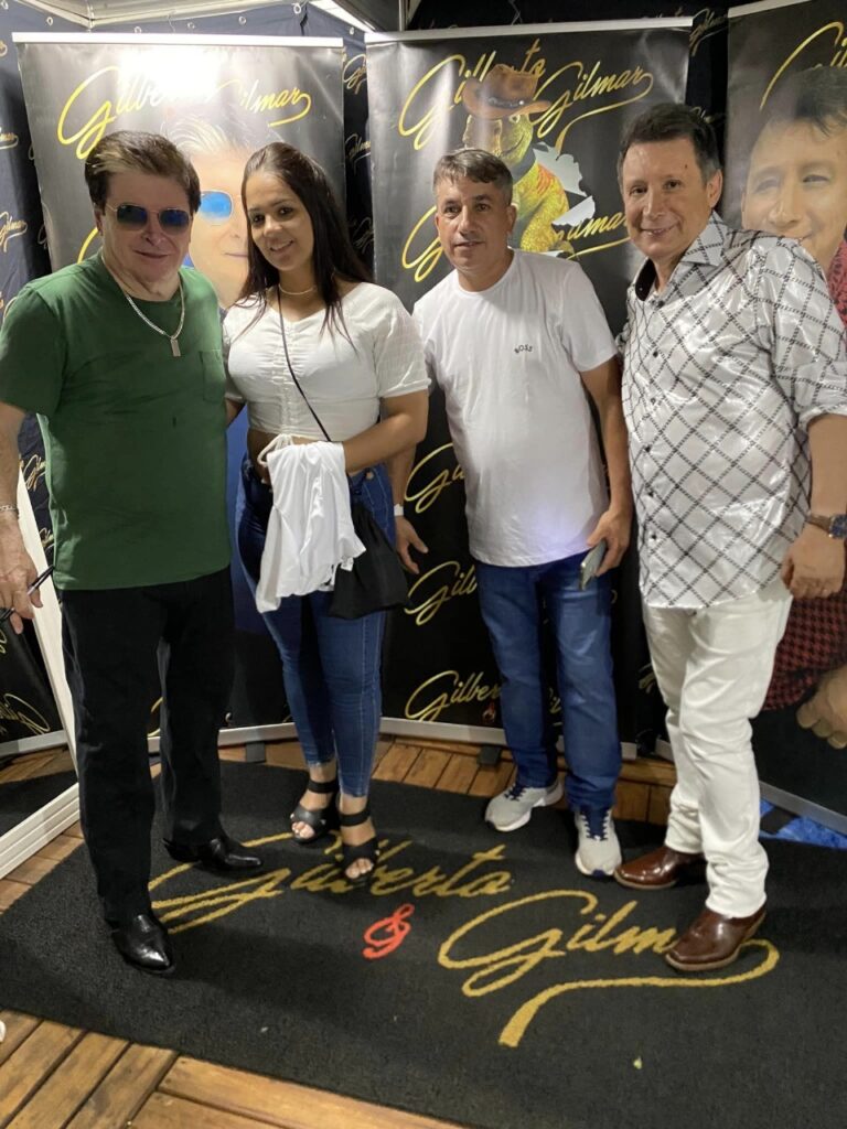 5 mil pessoas participaram da Festa da Virada em Iguatemi, com o show da dupla nacional Gilberto & Gilmar 5 mil pessoas participaram da Festa da Virada em Iguatemi, com o show da dupla nacional Gilberto & Gilmar