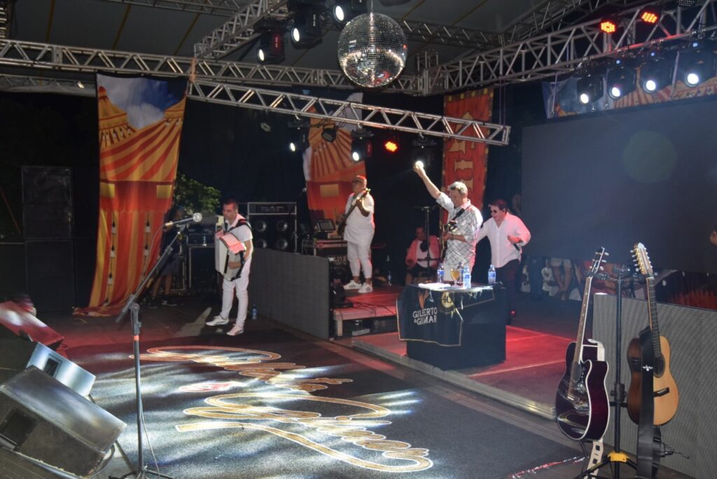 5 mil pessoas participaram da Festa da Virada em Iguatemi, com o show da dupla nacional Gilberto & Gilmar 5 mil pessoas participaram da Festa da Virada em Iguatemi, com o show da dupla nacional Gilberto & Gilmar