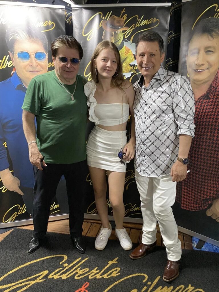 5 mil pessoas participaram da Festa da Virada em Iguatemi, com o show da dupla nacional Gilberto & Gilmar 5 mil pessoas participaram da Festa da Virada em Iguatemi, com o show da dupla nacional Gilberto & Gilmar