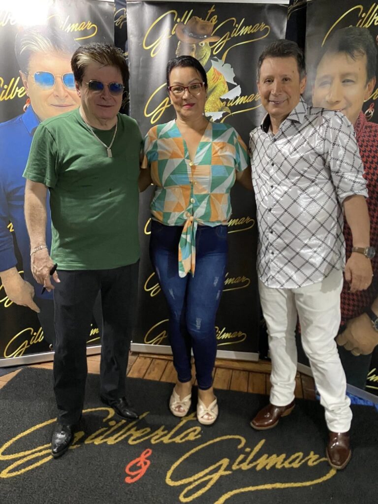 5 mil pessoas participaram da Festa da Virada em Iguatemi, com o show da dupla nacional Gilberto & Gilmar 5 mil pessoas participaram da Festa da Virada em Iguatemi, com o show da dupla nacional Gilberto & Gilmar