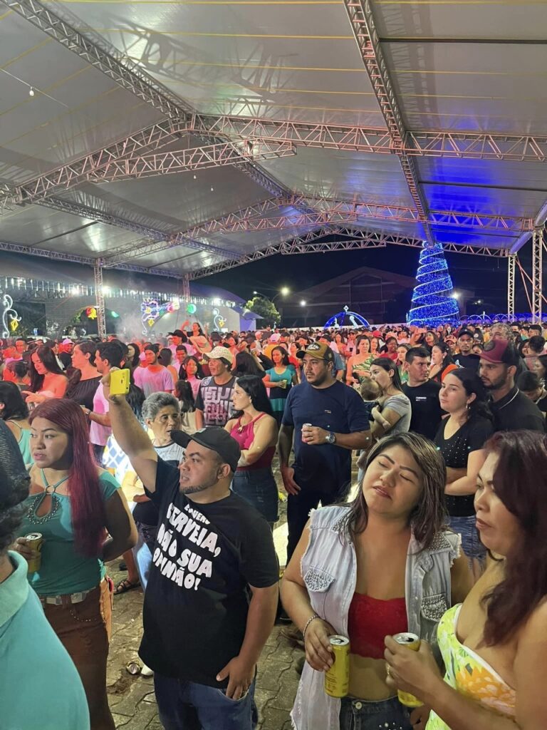 5 mil pessoas participaram da Festa da Virada em Iguatemi, com o show da dupla nacional Gilberto & Gilmar 5 mil pessoas participaram da Festa da Virada em Iguatemi, com o show da dupla nacional Gilberto & Gilmar