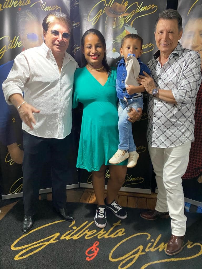 5 mil pessoas participaram da Festa da Virada em Iguatemi, com o show da dupla nacional Gilberto & Gilmar 5 mil pessoas participaram da Festa da Virada em Iguatemi, com o show da dupla nacional Gilberto & Gilmar