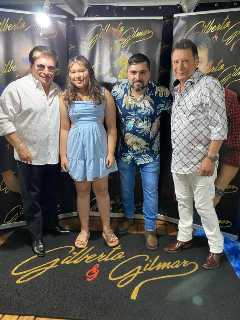 5 mil pessoas participaram da Festa da Virada em Iguatemi, com o show da dupla nacional Gilberto & Gilmar 5 mil pessoas participaram da Festa da Virada em Iguatemi, com o show da dupla nacional Gilberto & Gilmar