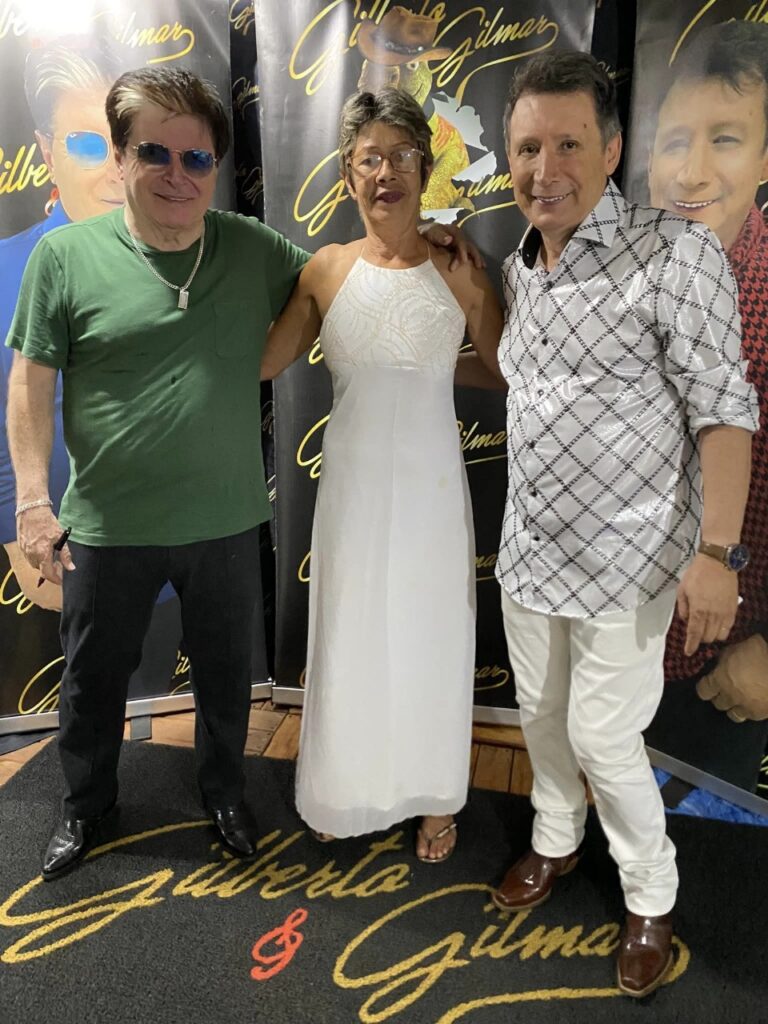 5 mil pessoas participaram da Festa da Virada em Iguatemi, com o show da dupla nacional Gilberto & Gilmar 5 mil pessoas participaram da Festa da Virada em Iguatemi, com o show da dupla nacional Gilberto & Gilmar
