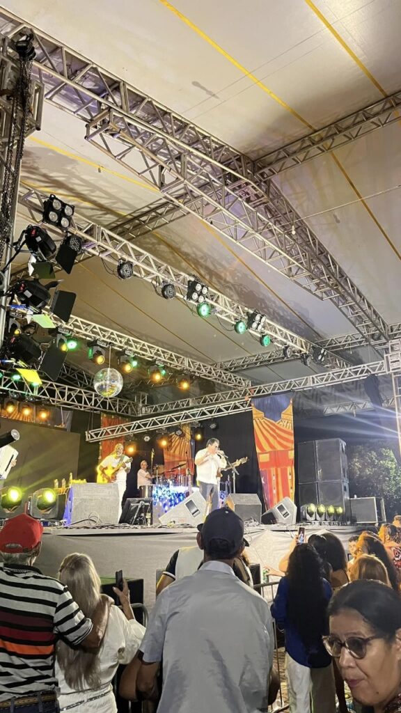 5 mil pessoas participaram da Festa da Virada em Iguatemi, com o show da dupla nacional Gilberto & Gilmar 5 mil pessoas participaram da Festa da Virada em Iguatemi, com o show da dupla nacional Gilberto & Gilmar