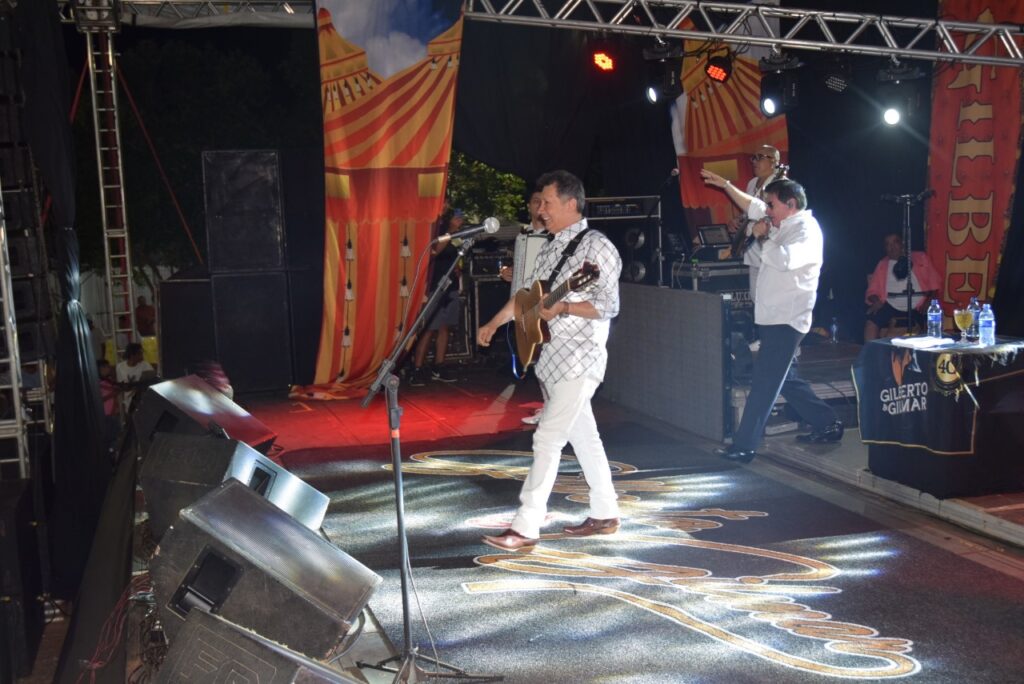 5 mil pessoas participaram da Festa da Virada em Iguatemi, com o show da dupla nacional Gilberto & Gilmar 5 mil pessoas participaram da Festa da Virada em Iguatemi, com o show da dupla nacional Gilberto & Gilmar