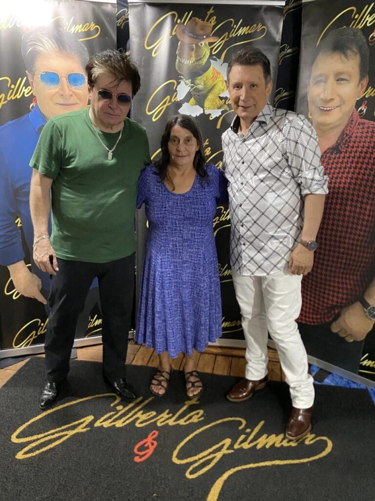 5 mil pessoas participaram da Festa da Virada em Iguatemi, com o show da dupla nacional Gilberto & Gilmar 5 mil pessoas participaram da Festa da Virada em Iguatemi, com o show da dupla nacional Gilberto & Gilmar