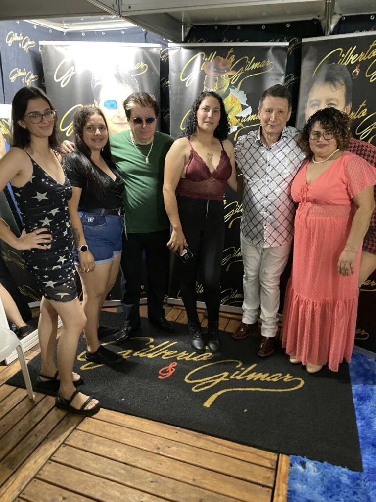 5 mil pessoas participaram da Festa da Virada em Iguatemi, com o show da dupla nacional Gilberto & Gilmar 5 mil pessoas participaram da Festa da Virada em Iguatemi, com o show da dupla nacional Gilberto & Gilmar
