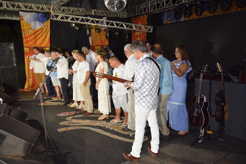 5 mil pessoas participaram da Festa da Virada em Iguatemi, com o show da dupla nacional Gilberto & Gilmar 5 mil pessoas participaram da Festa da Virada em Iguatemi, com o show da dupla nacional Gilberto & Gilmar