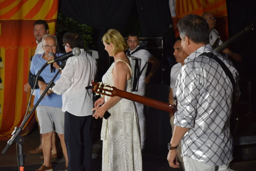 5 mil pessoas participaram da Festa da Virada em Iguatemi, com o show da dupla nacional Gilberto & Gilmar 5 mil pessoas participaram da Festa da Virada em Iguatemi, com o show da dupla nacional Gilberto & Gilmar