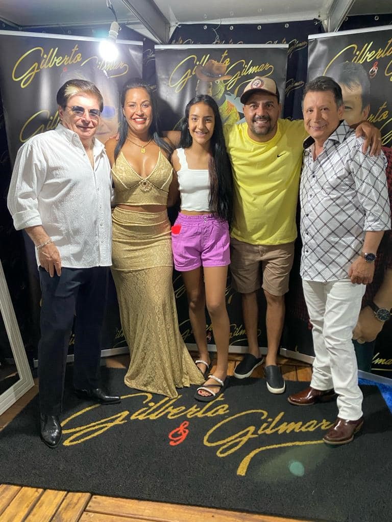 5 mil pessoas participaram da Festa da Virada em Iguatemi, com o show da dupla nacional Gilberto & Gilmar 5 mil pessoas participaram da Festa da Virada em Iguatemi, com o show da dupla nacional Gilberto & Gilmar