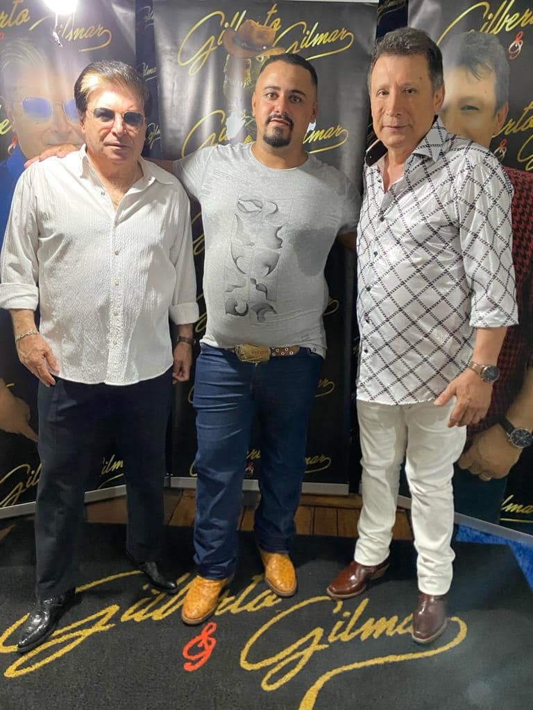 5 mil pessoas participaram da Festa da Virada em Iguatemi, com o show da dupla nacional Gilberto & Gilmar 5 mil pessoas participaram da Festa da Virada em Iguatemi, com o show da dupla nacional Gilberto & Gilmar