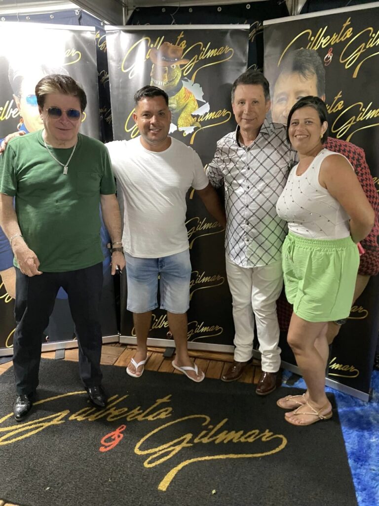 5 mil pessoas participaram da Festa da Virada em Iguatemi, com o show da dupla nacional Gilberto & Gilmar 5 mil pessoas participaram da Festa da Virada em Iguatemi, com o show da dupla nacional Gilberto & Gilmar