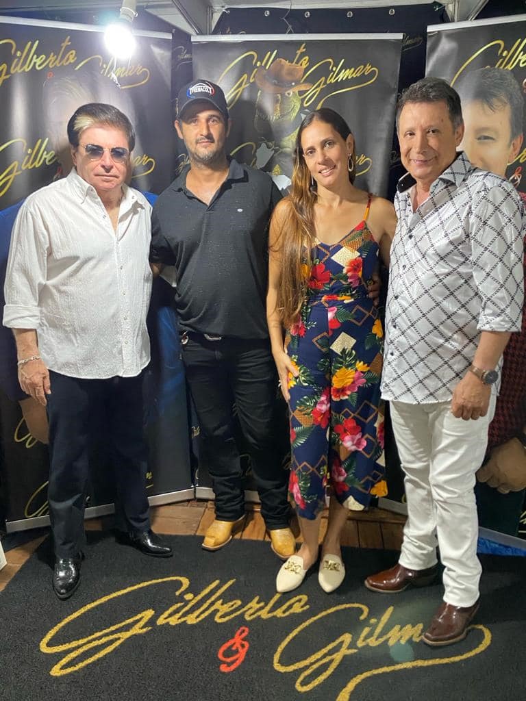 5 mil pessoas participaram da Festa da Virada em Iguatemi, com o show da dupla nacional Gilberto & Gilmar 5 mil pessoas participaram da Festa da Virada em Iguatemi, com o show da dupla nacional Gilberto & Gilmar