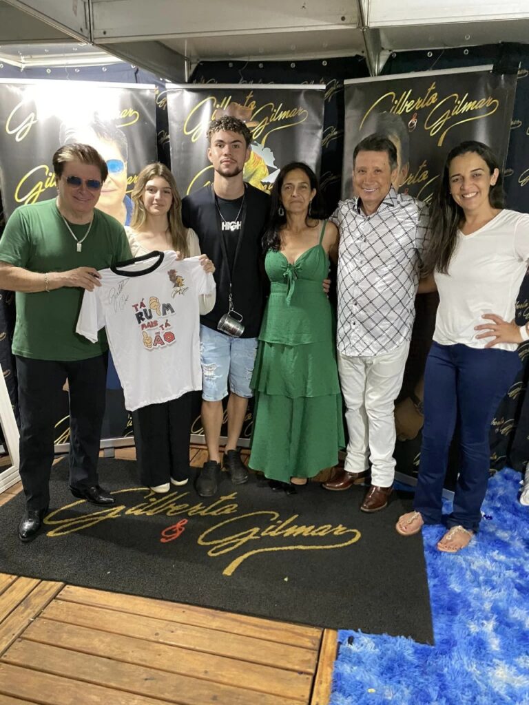 5 mil pessoas participaram da Festa da Virada em Iguatemi, com o show da dupla nacional Gilberto & Gilmar 5 mil pessoas participaram da Festa da Virada em Iguatemi, com o show da dupla nacional Gilberto & Gilmar