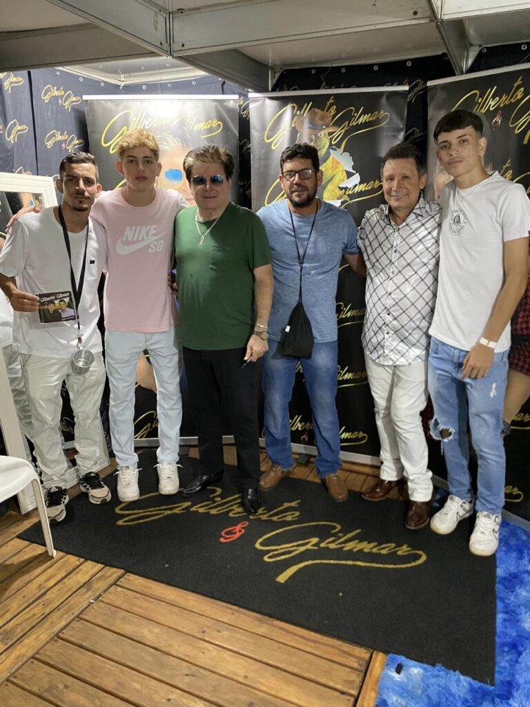 5 mil pessoas participaram da Festa da Virada em Iguatemi, com o show da dupla nacional Gilberto & Gilmar 5 mil pessoas participaram da Festa da Virada em Iguatemi, com o show da dupla nacional Gilberto & Gilmar