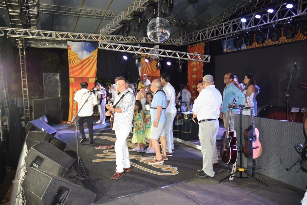 5 mil pessoas participaram da Festa da Virada em Iguatemi, com o show da dupla nacional Gilberto & Gilmar 5 mil pessoas participaram da Festa da Virada em Iguatemi, com o show da dupla nacional Gilberto & Gilmar