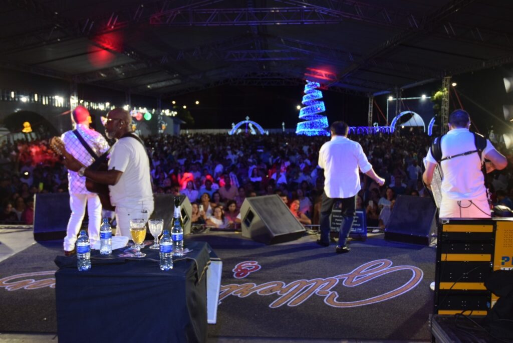 5 mil pessoas participaram da Festa da Virada em Iguatemi, com o show da dupla nacional Gilberto & Gilmar 5 mil pessoas participaram da Festa da Virada em Iguatemi, com o show da dupla nacional Gilberto & Gilmar