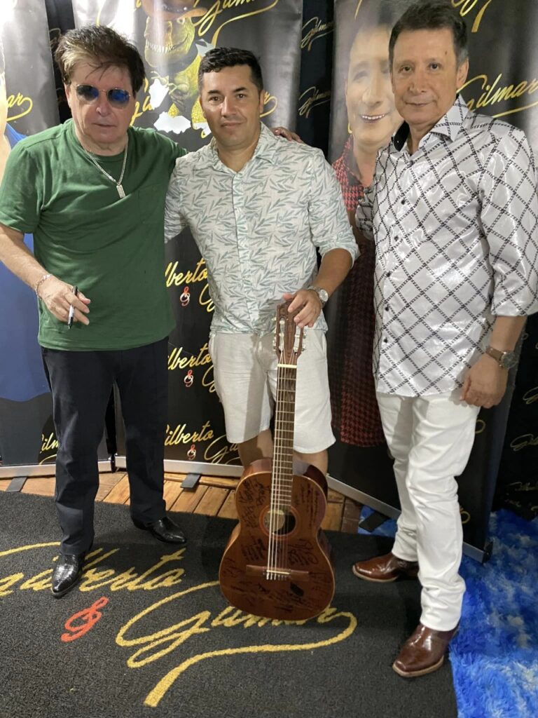 5 mil pessoas participaram da Festa da Virada em Iguatemi, com o show da dupla nacional Gilberto & Gilmar 5 mil pessoas participaram da Festa da Virada em Iguatemi, com o show da dupla nacional Gilberto & Gilmar