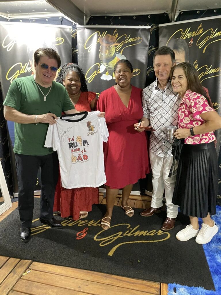5 mil pessoas participaram da Festa da Virada em Iguatemi, com o show da dupla nacional Gilberto & Gilmar 5 mil pessoas participaram da Festa da Virada em Iguatemi, com o show da dupla nacional Gilberto & Gilmar