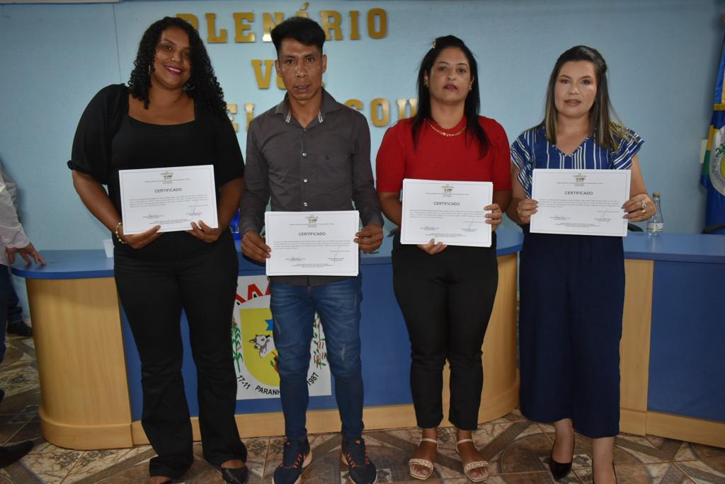 Solenidade na Câmara marcou a posse dos novos conselheiros tutelares em Paranhos Solenidade na Câmara marcou a posse dos novos conselheiros tutelares em Paranhos