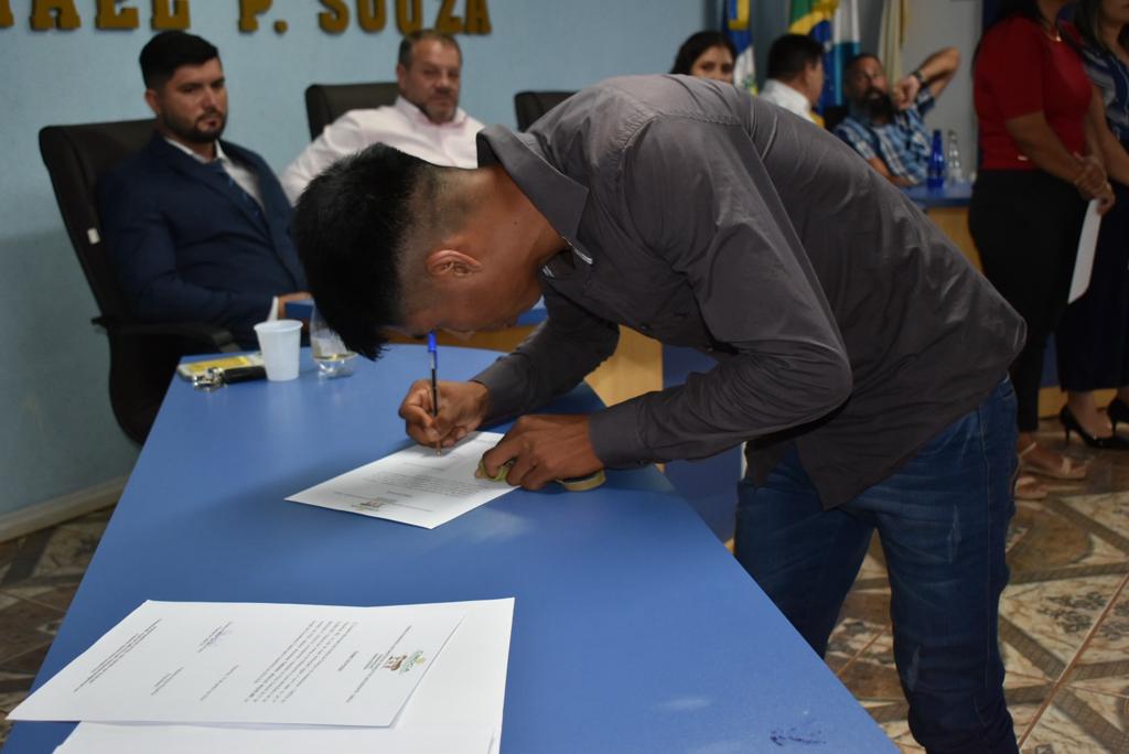 Solenidade na Câmara marcou a posse dos novos conselheiros tutelares em Paranhos Solenidade na Câmara marcou a posse dos novos conselheiros tutelares em Paranhos