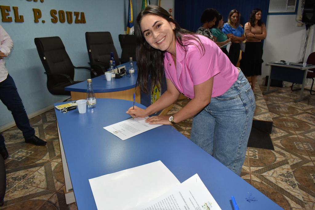 Solenidade na Câmara marcou a posse dos novos conselheiros tutelares em Paranhos Solenidade na Câmara marcou a posse dos novos conselheiros tutelares em Paranhos