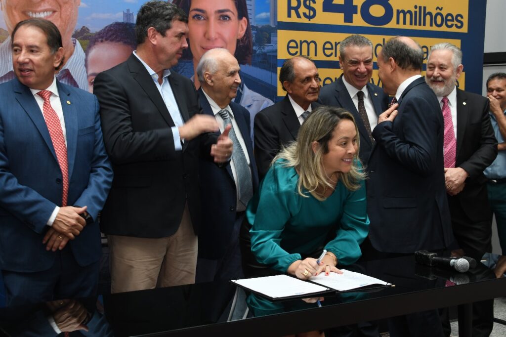 Saúde de Dourados começa receber emendas da Deputada Lia Nogueira Saúde de Dourados começa receber emendas da Deputada Lia Nogueira