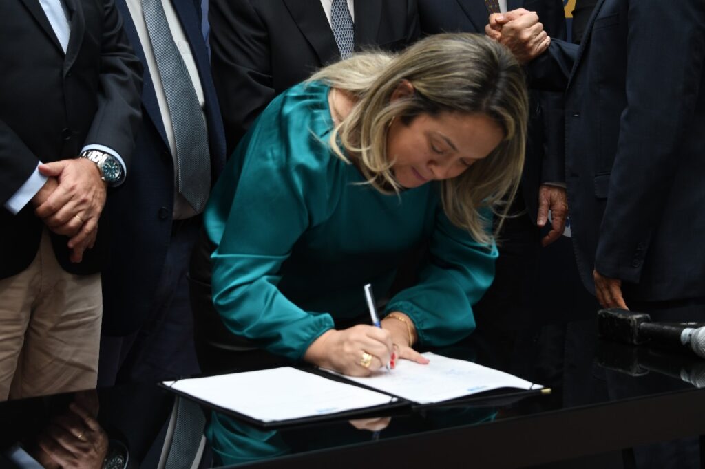 Saúde de Dourados começa receber emendas da Deputada Lia Nogueira Saúde de Dourados começa receber emendas da Deputada Lia Nogueira