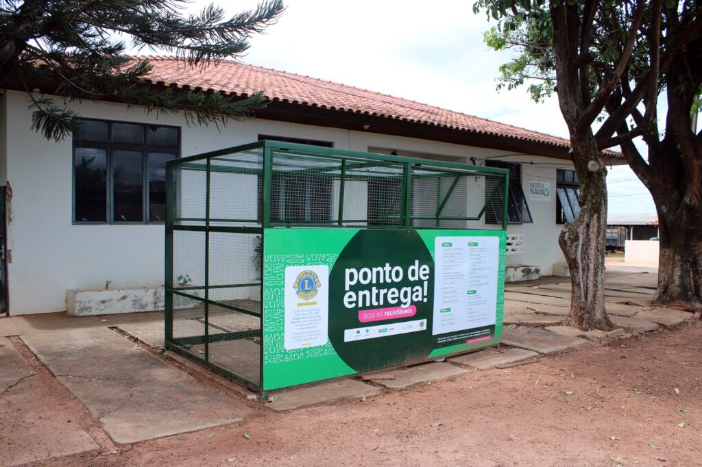 Pontos de Entrega Voluntária são instalados para ampliar a coleta seletiva em Naviraí Pontos de Entrega Voluntária são instalados para ampliar a coleta seletiva em Naviraí