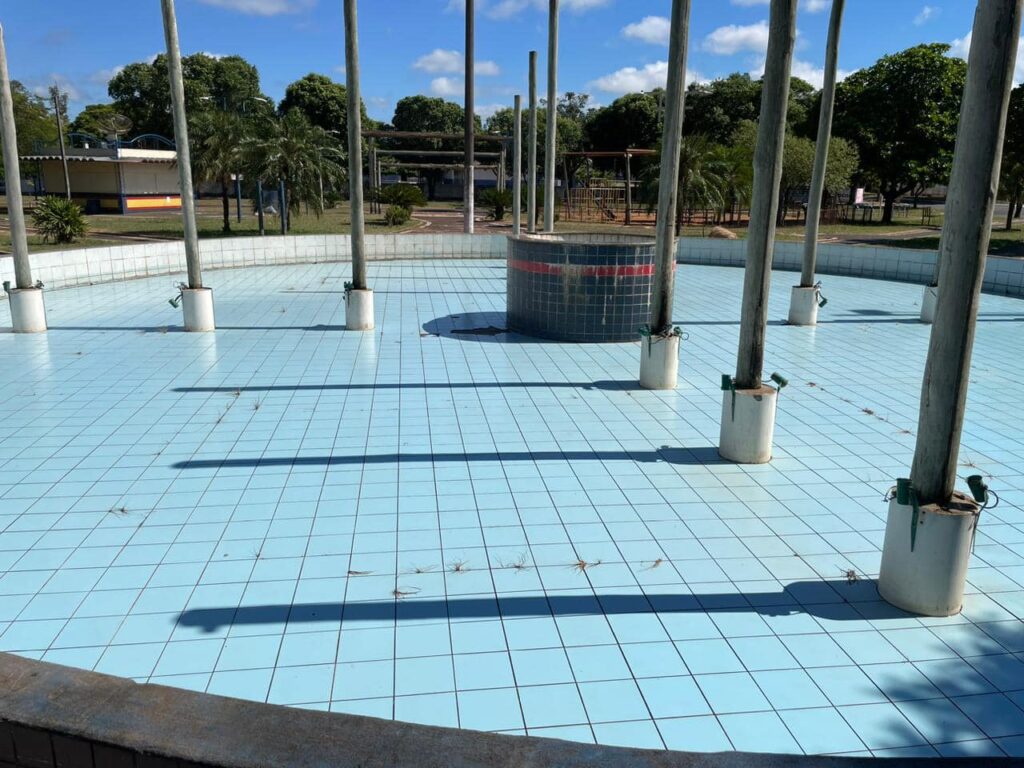 Prefeitura de Iguatemi intensifica serviços de limpeza e manutenção em toda a cidade Prefeitura de Iguatemi intensifica serviços de limpeza e manutenção em toda a cidade