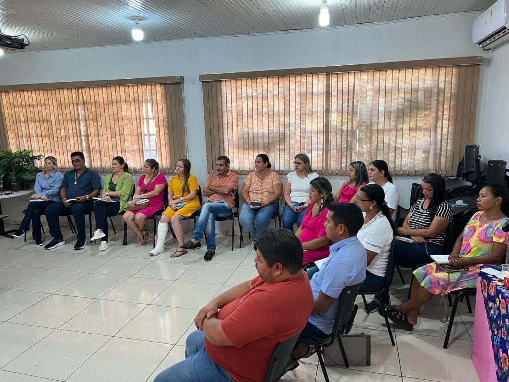 Prefeito e secretária de Educação lideram reunião com gestores da REME em Japorã Prefeito e secretária de Educação lideram reunião com gestores da REME em Japorã