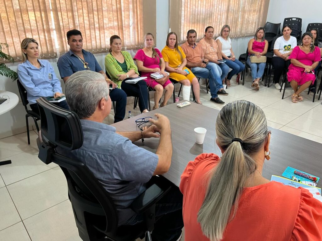 Prefeito e secretária de Educação lideram reunião com gestores da REME em Japorã Prefeito e secretária de Educação lideram reunião com gestores da REME em Japorã