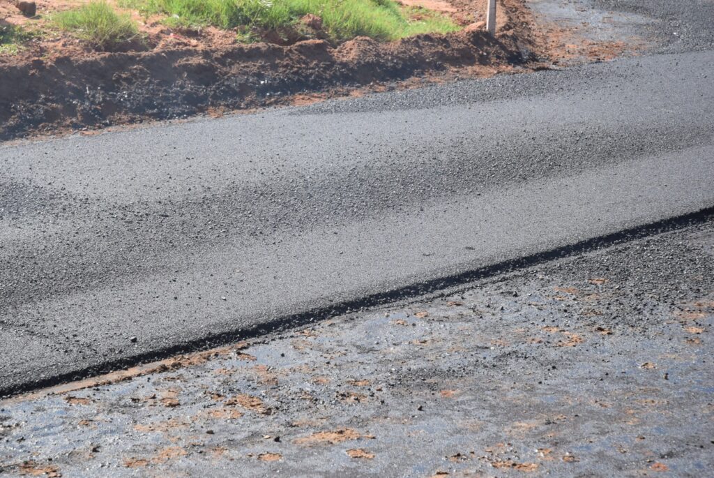 Com obras em todos os cantos, ruas do bairro Jardim dos Eucaliptos II começa a receber asfalto em Iguatemi Com obras em todos os cantos, ruas do bairro Jardim dos Eucaliptos II começa a receber asfalto em Iguatemi