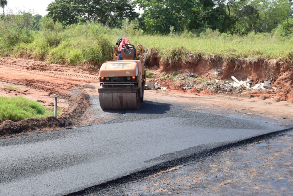 Com obras em todos os cantos, ruas do bairro Jardim dos Eucaliptos II começa a receber asfalto em Iguatemi Com obras em todos os cantos, ruas do bairro Jardim dos Eucaliptos II começa a receber asfalto em Iguatemi