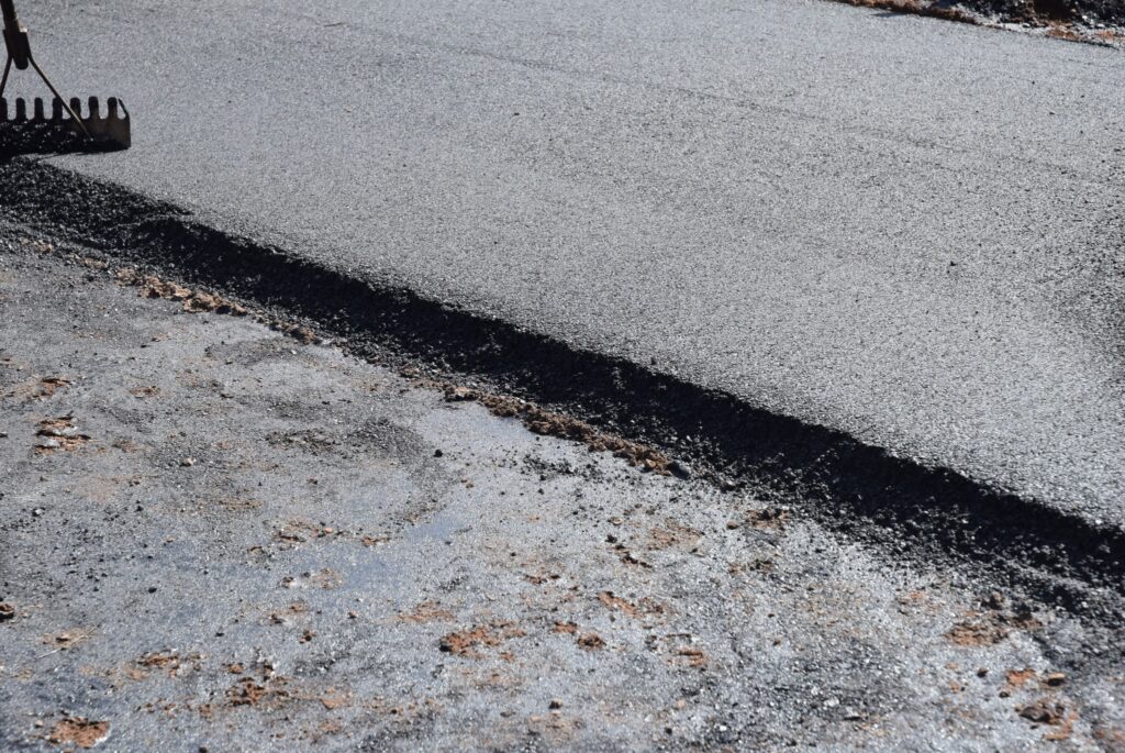 Com obras em todos os cantos, ruas do bairro Jardim dos Eucaliptos II começa a receber asfalto em Iguatemi Com obras em todos os cantos, ruas do bairro Jardim dos Eucaliptos II começa a receber asfalto em Iguatemi