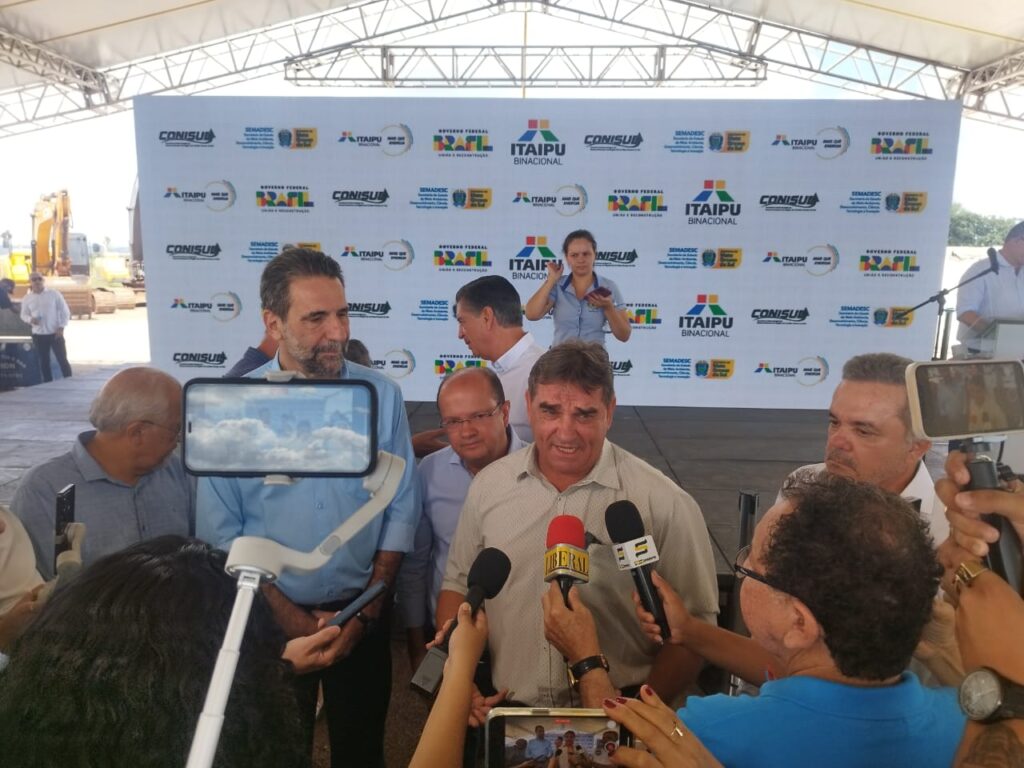 Conisul, Itaipu Binacional e Governo de MS promovem evento para entrega de equipamentos e assinaturas de convênios Conisul, Itaipu Binacional e Governo de MS promovem evento para entrega de equipamentos e assinaturas de convênios
