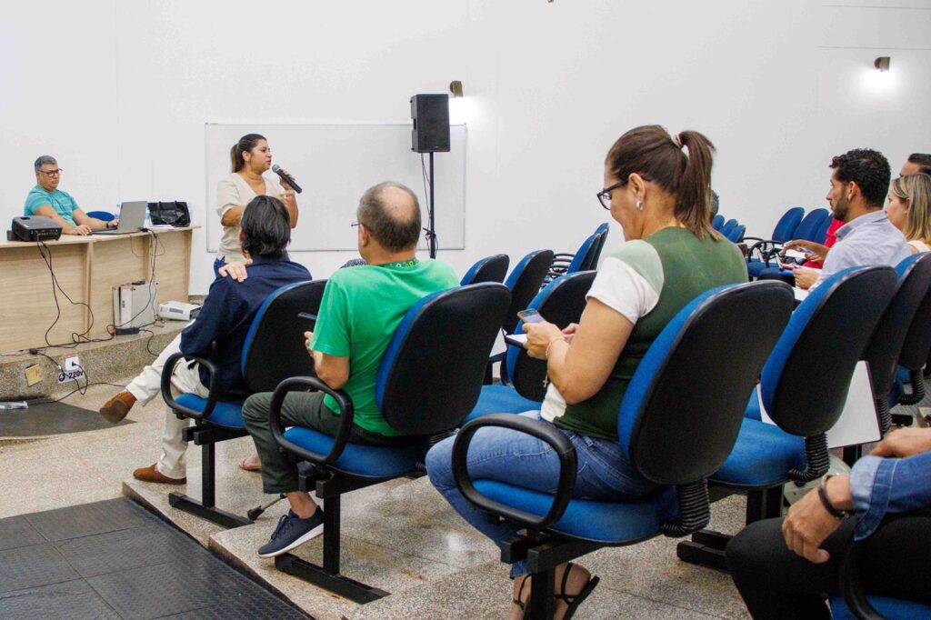 Calendário Cultural de Naviraí para 2024 pautou reunião com representantes da classe artística e economia criativa local Calendário Cultural de Naviraí para 2024 pautou reunião com representantes da classe artística e economia criativa local