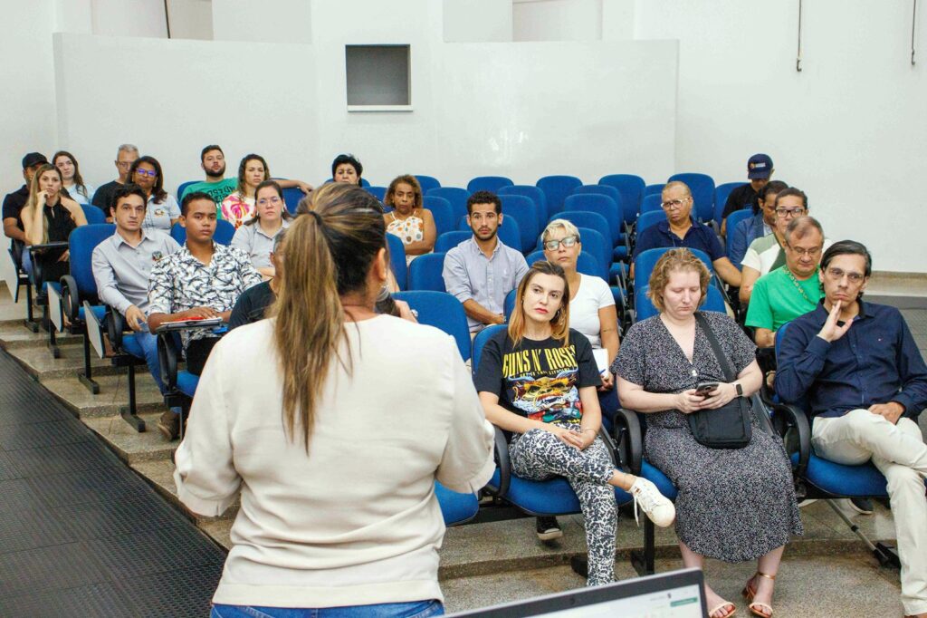 Calendário Cultural de Naviraí para 2024 pautou reunião com representantes da classe artística e economia criativa local Calendário Cultural de Naviraí para 2024 pautou reunião com representantes da classe artística e economia criativa local