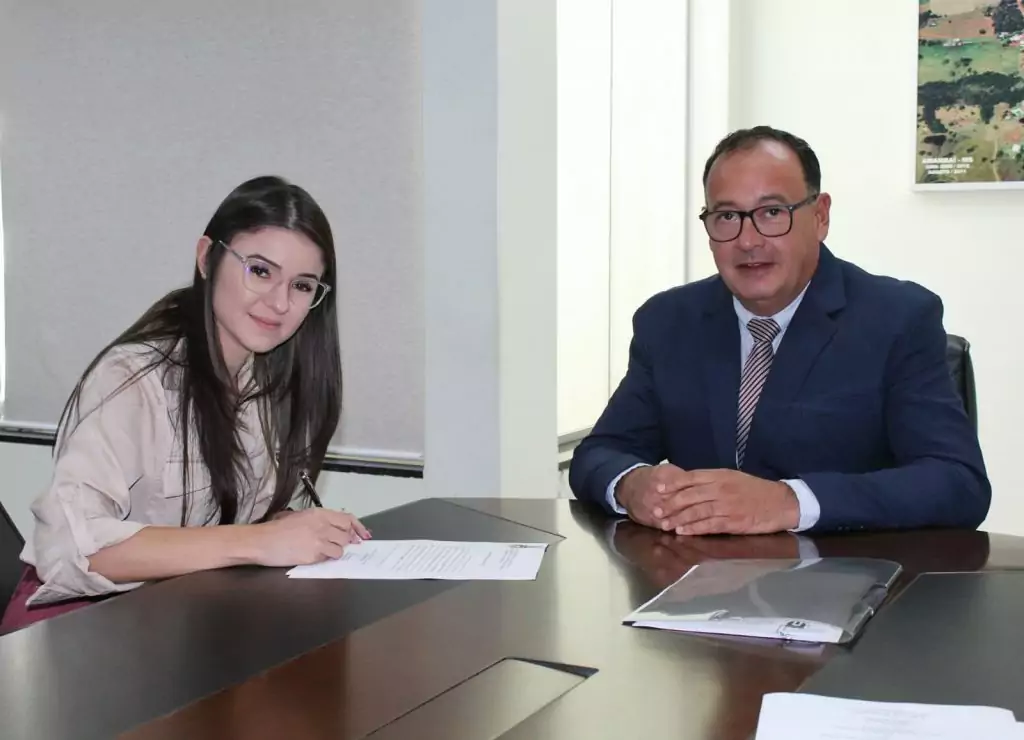 Prefeitura de Amambai dá posse a aprovados em Concurso Público Prefeitura de Amambai dá posse a aprovados em Concurso Público