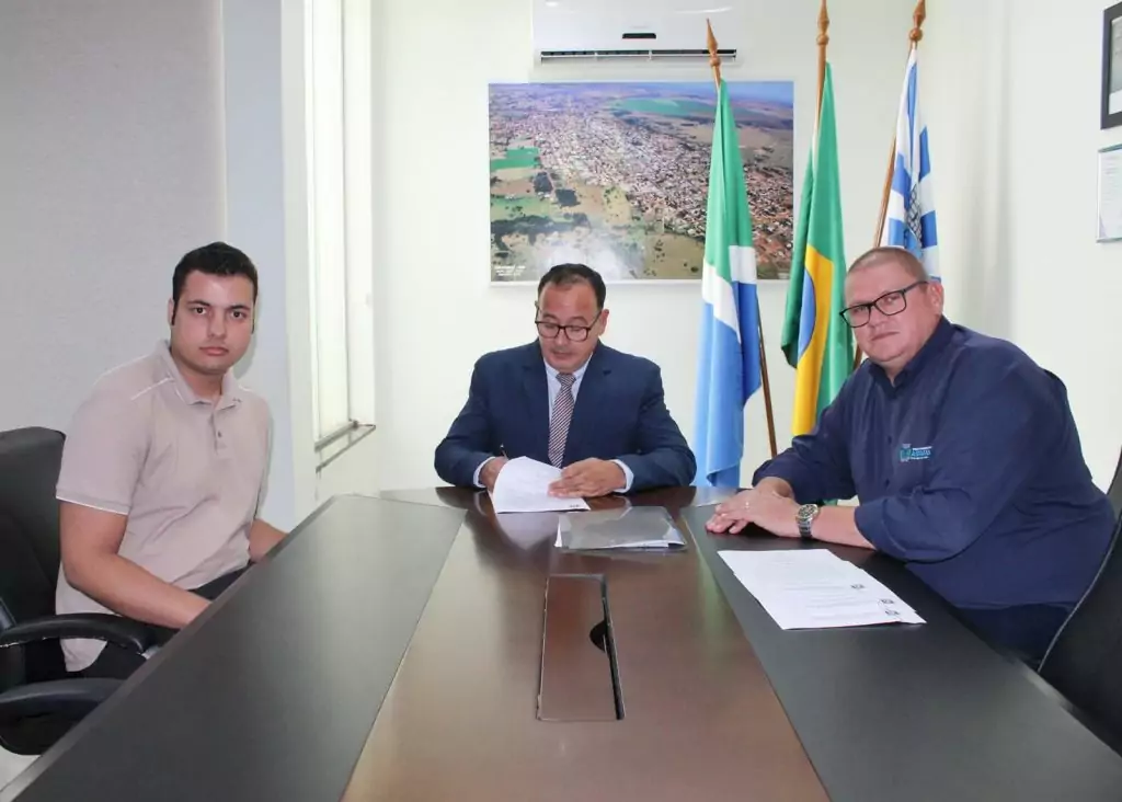 Prefeitura de Amambai dá posse a aprovados em Concurso Público Prefeitura de Amambai dá posse a aprovados em Concurso Público