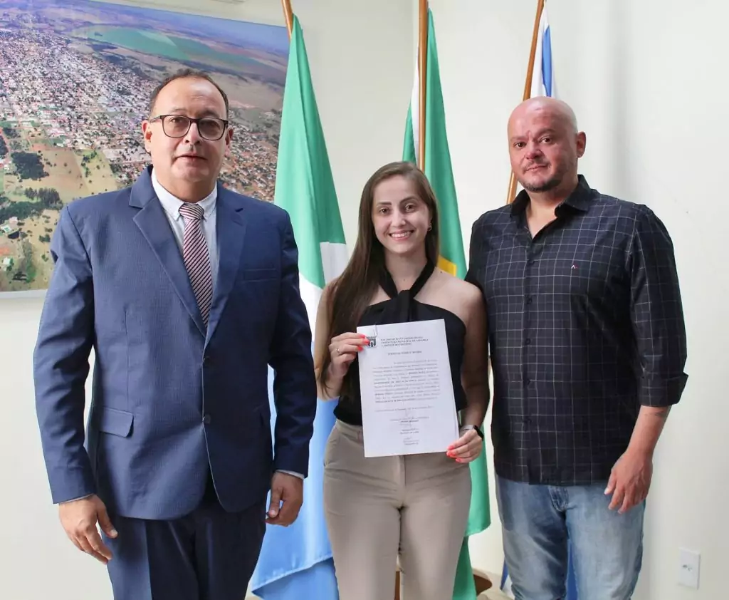 Prefeitura de Amambai dá posse a aprovados em Concurso Público Prefeitura de Amambai dá posse a aprovados em Concurso Público