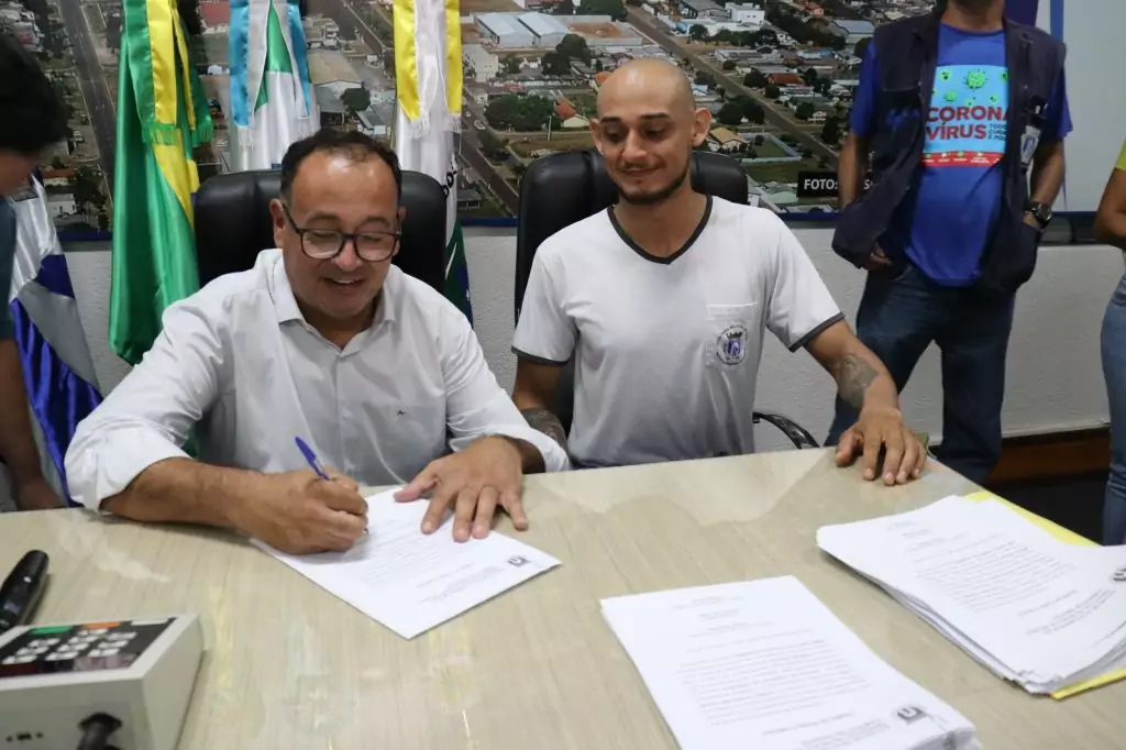 Posse marca mudança de agentes de saúde e combate a endemias ao regime estatutário em Amambai Posse marca mudança de agentes de saúde e combate a endemias ao regime estatutário em Amambai