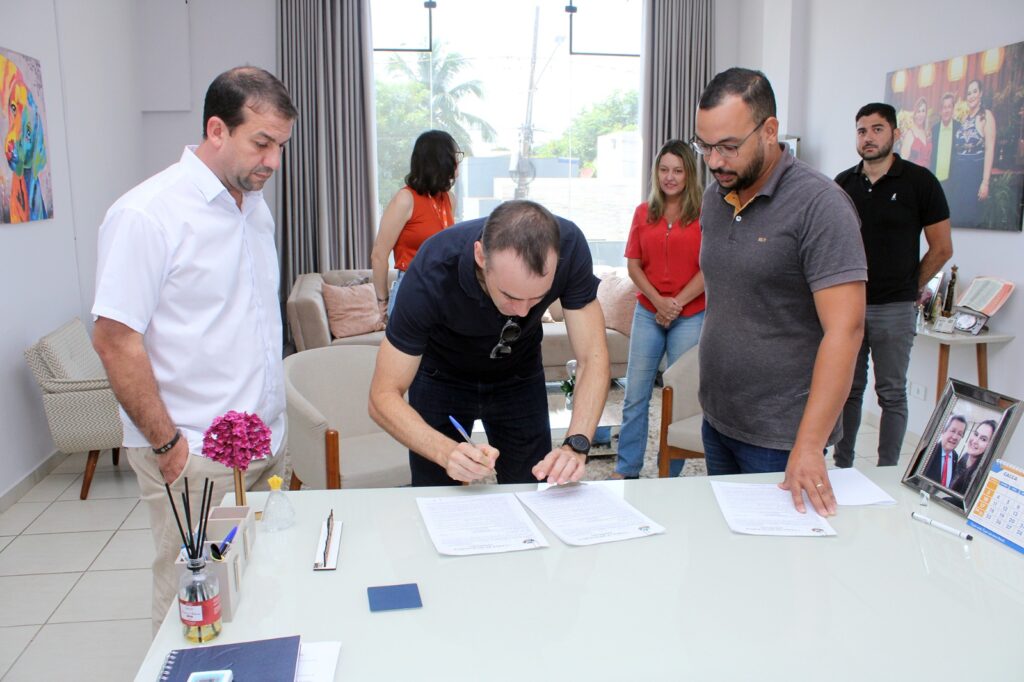 Prefeitura de Naviraí concede licença ambiental para implantação de Usina Fotovoltaica em fazenda do município Prefeitura de Naviraí concede licença ambiental para implantação de Usina Fotovoltaica em fazenda do município