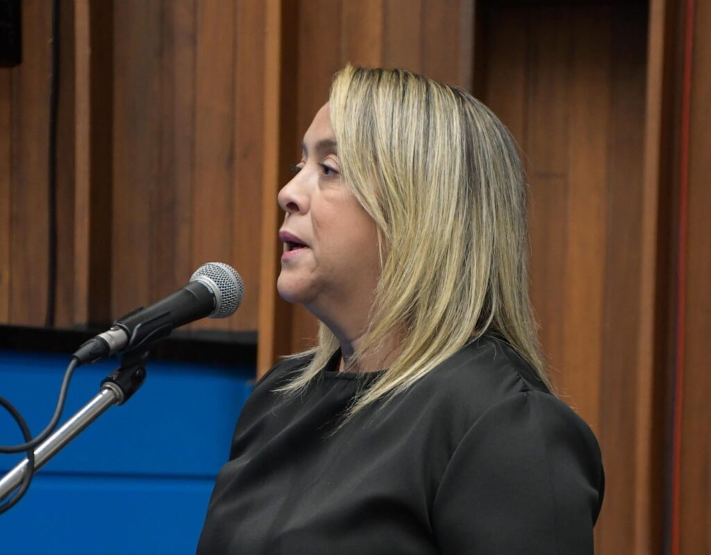 Lia Nogueira volta a denunciar falta de água nas aldeias de Dourados Lia Nogueira volta a denunciar falta de água nas aldeias de Dourados