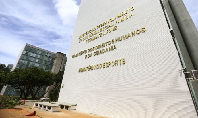fachada-ministerio_mcamgo_abr_100420231818-35