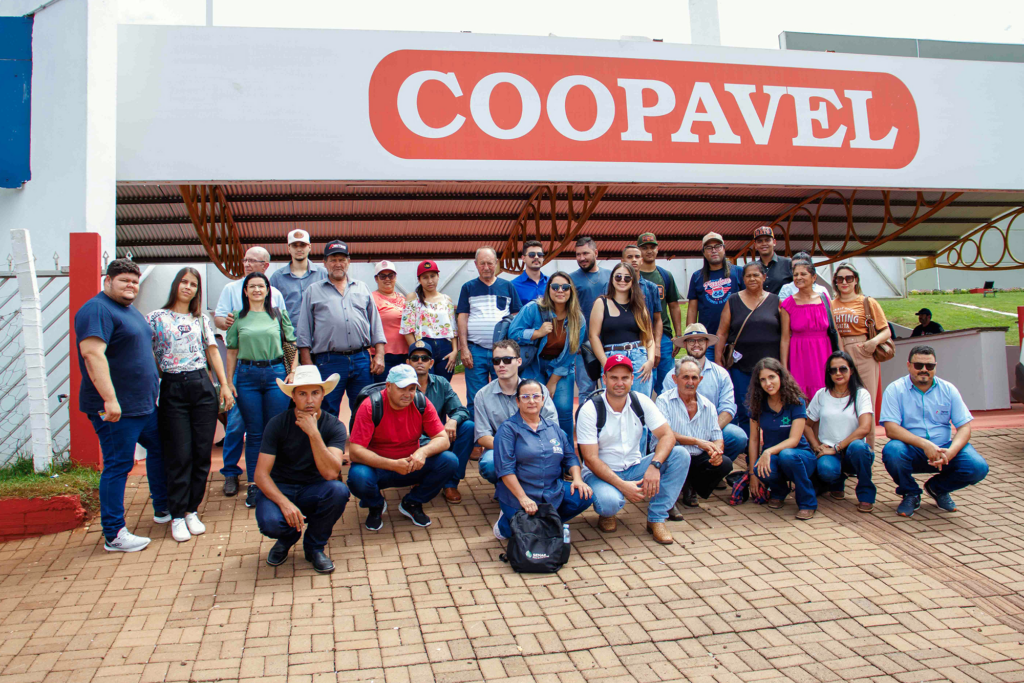 Prefeitura de Naviraí leva estudantes e agricultores familiares para visita técnica a Show Rural Coopavel Prefeitura de Naviraí leva estudantes e agricultores familiares para visita técnica a Show Rural Coopavel