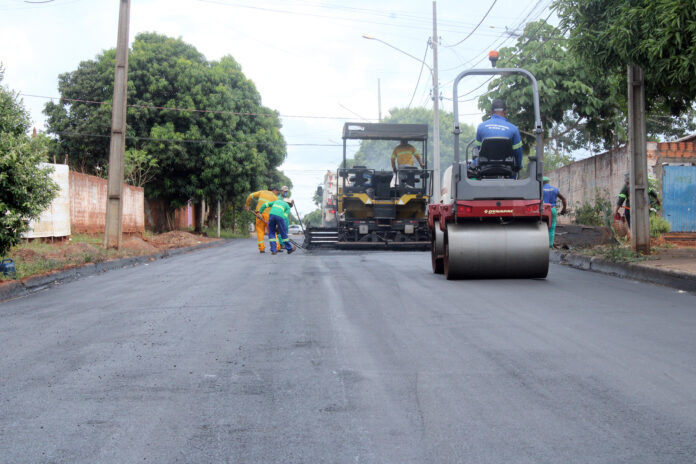 080324-prefeitura-de-navirai-inicia-recapeamento-de-ruas-no-bairro-odercio-de-matos-5