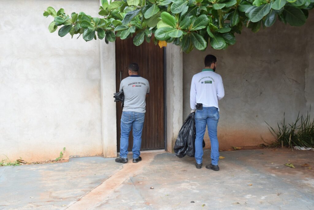 Mutirão de combate à dengue em Iguatemi: equipes da Saúde e da Secretaria de Obras se unem na limpeza da cidade Mutirão de combate à dengue em Iguatemi: equipes da Saúde e da Secretaria de Obras se unem na limpeza da cidade