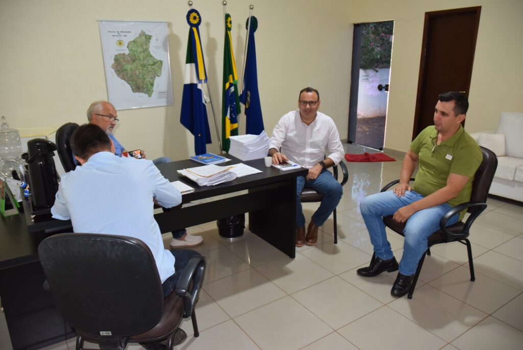 Reunião entre administração pública e representante da Energisa tratou do fornecimento de energia em Iguatemi